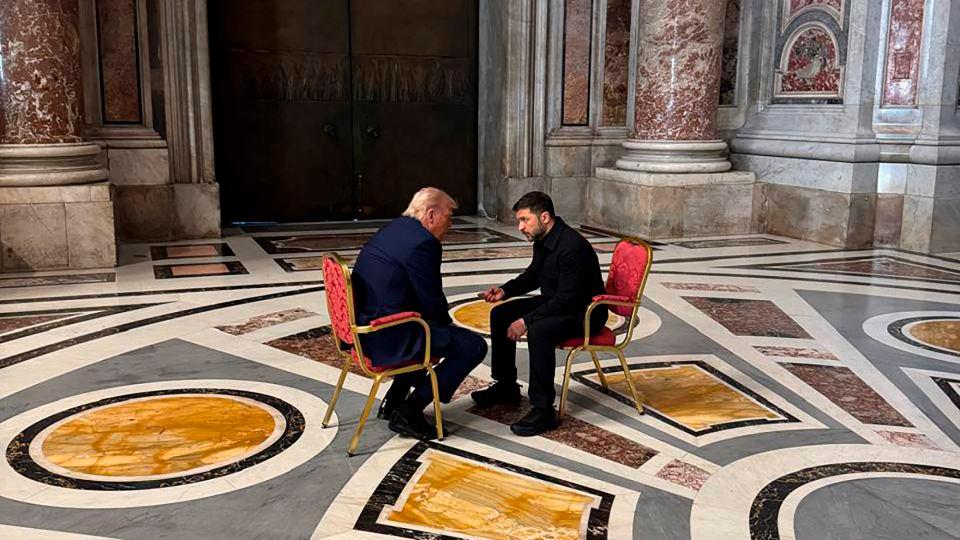 00 Zelenskyy-photo-op.jpg
