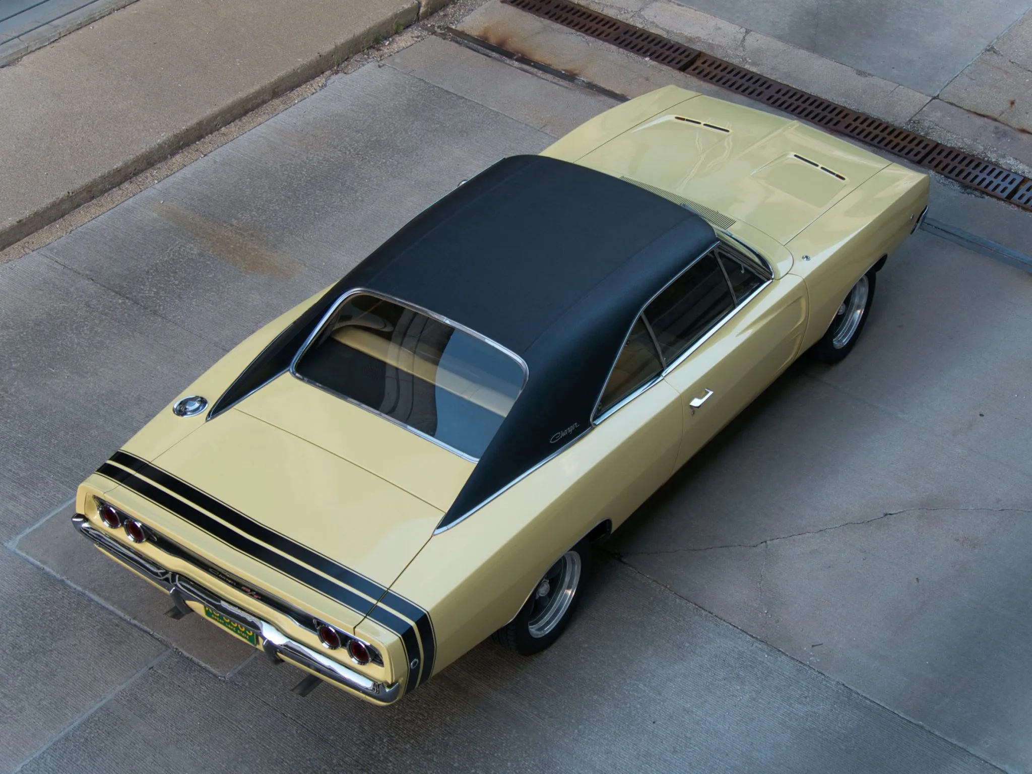 07_68-Charger-RT-rear-high-32323-scaled.jpg