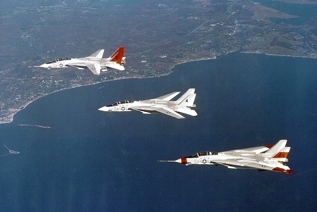 1024px-F-14_Tomcat_prototypes_in_flight_c1972.jpg