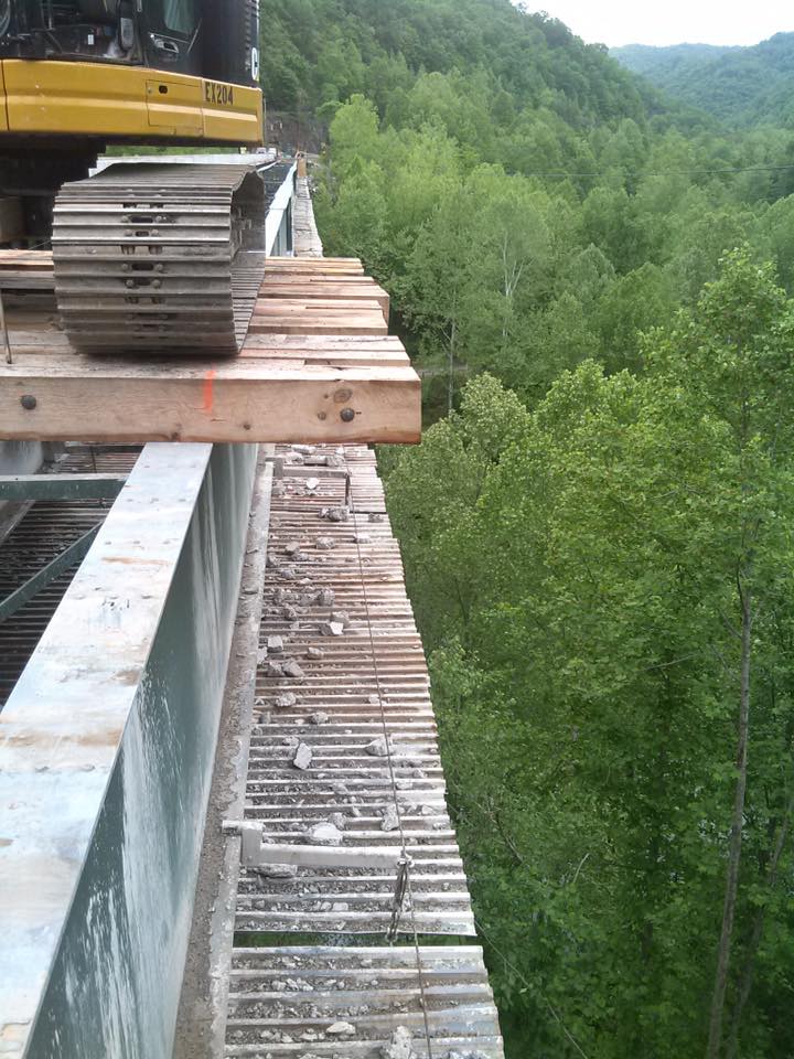 7043135