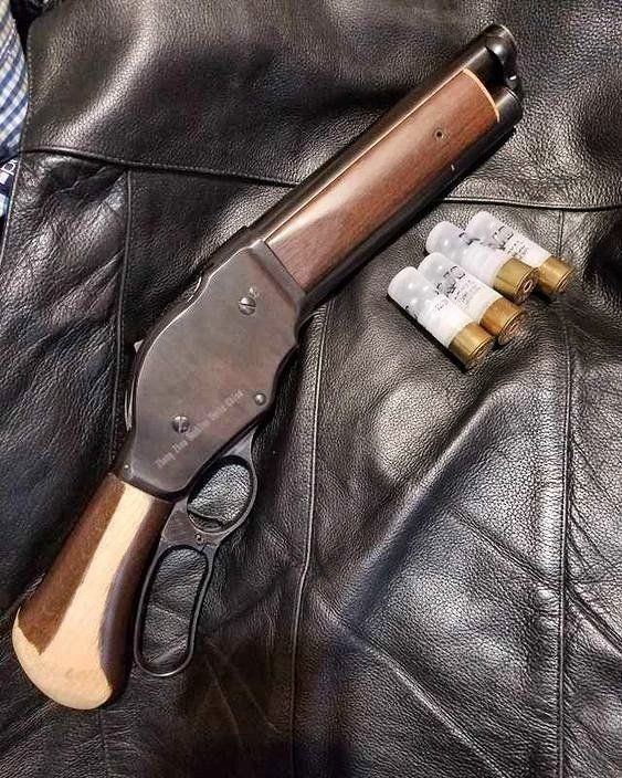 7052556