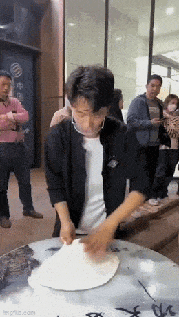 1683291456_1.gif