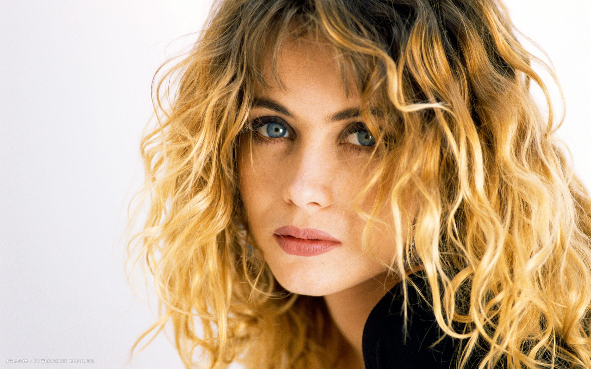 16_Emmanuelle-Beart.jpg