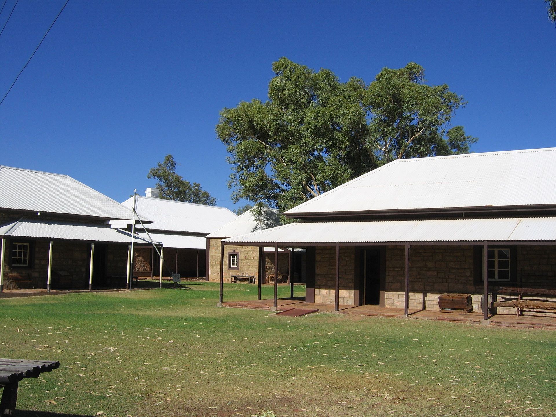 1920px-Alice_Springs_Telegraph_Station_3.jpg