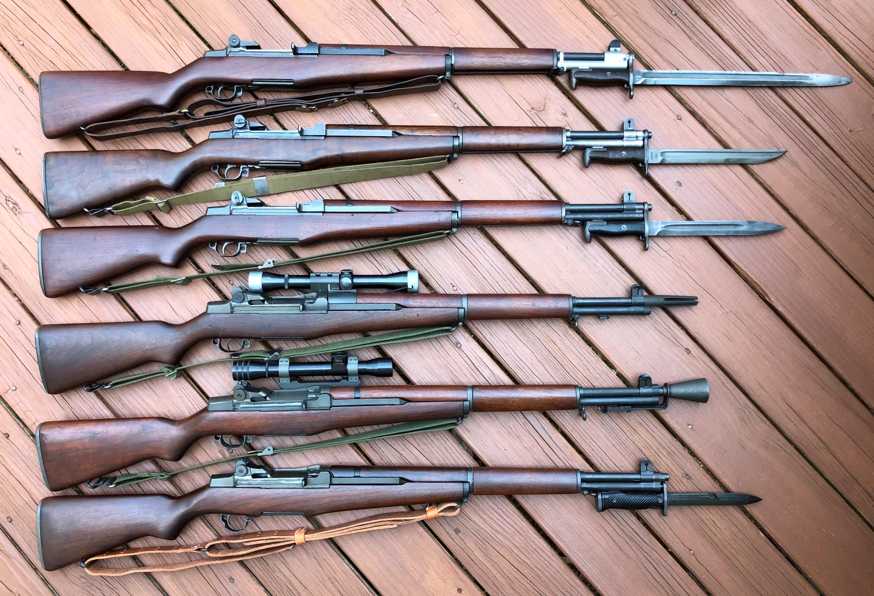 1940-45_group_w_bayonets_sml.jpg