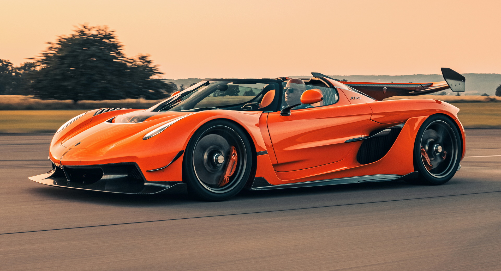 2021-Koenigsegg-Jesko.jpg