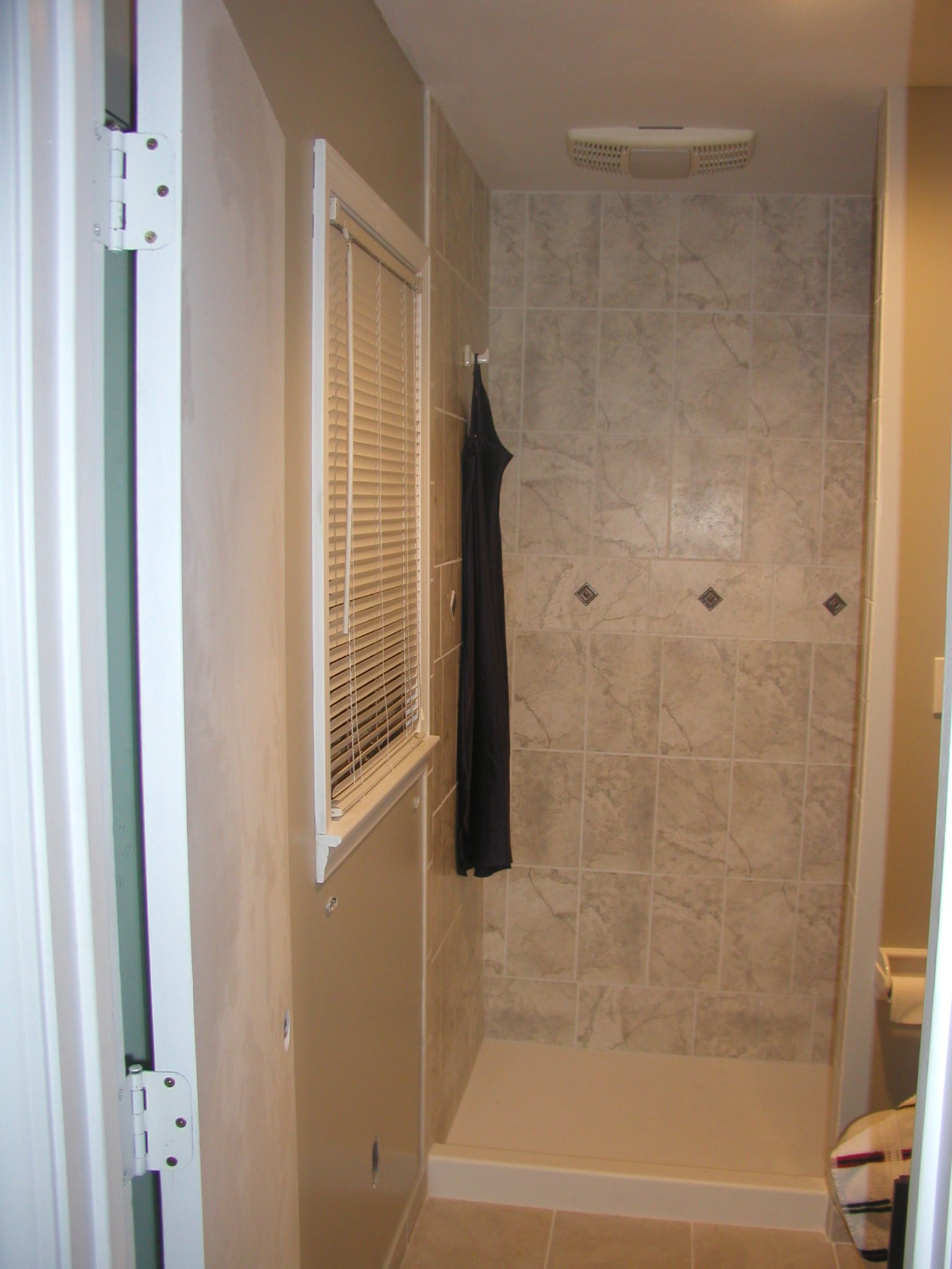 205 bath1.JPG