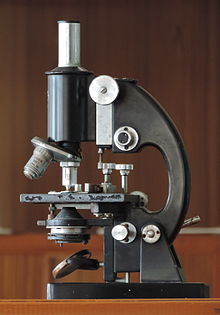 220px-Compound_Microscope_(cropped).jpg
