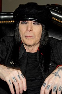 220px-Mick_Mars_2012.jpg