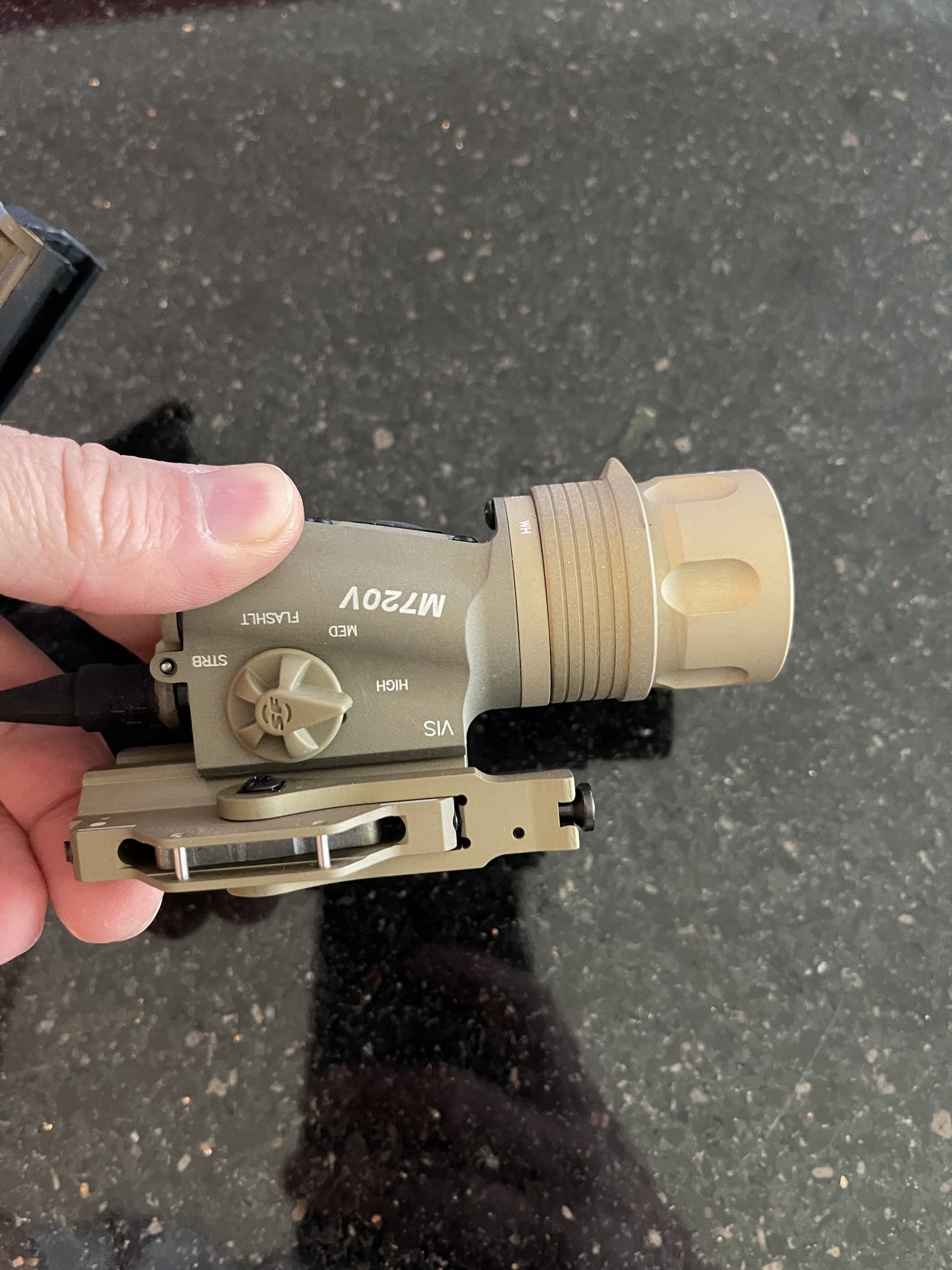 SOLD - Surefire M720V Raid light new with pressure pad switch