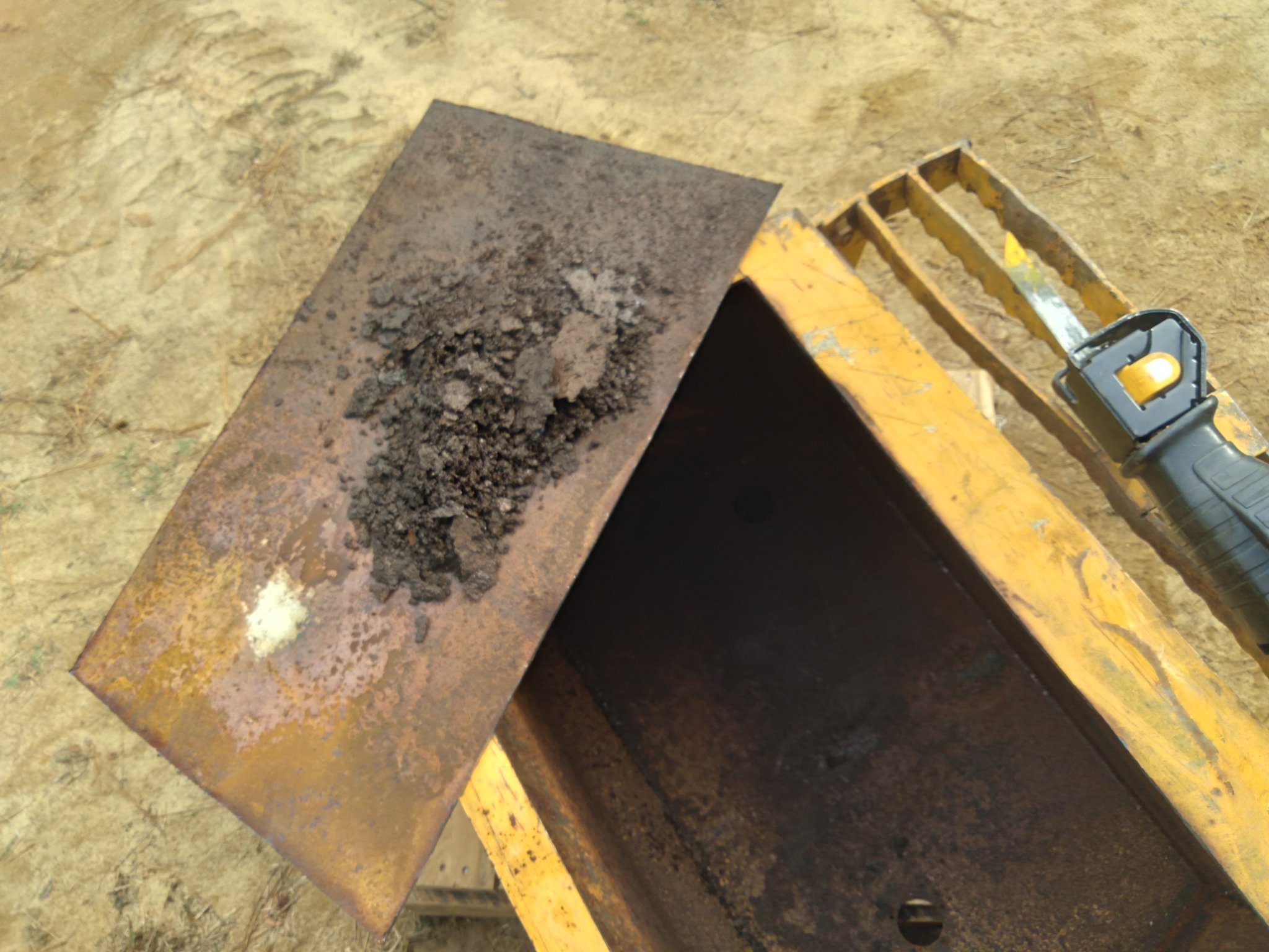 310E fuel tank.jpg