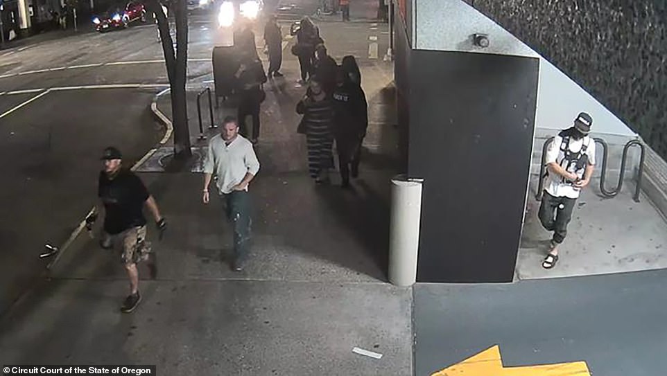 32800806-8700151-Reinoehl_right_ducks_into_a_parking_garage_and_waits_for_Daniels-a-42_1599282...jpg