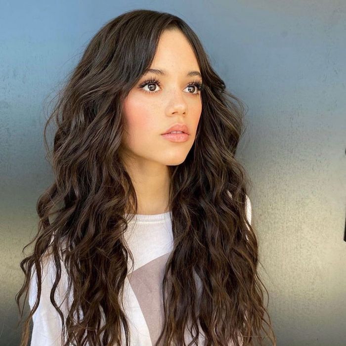 469977-jenna-ortega-e-uma-representante-da-comu-700x700-2.jpg
