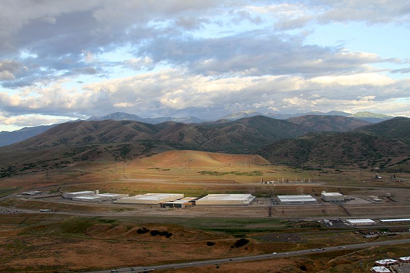 800px-EFF_photograph_of_NSA's_Utah_Data_Center.jpg