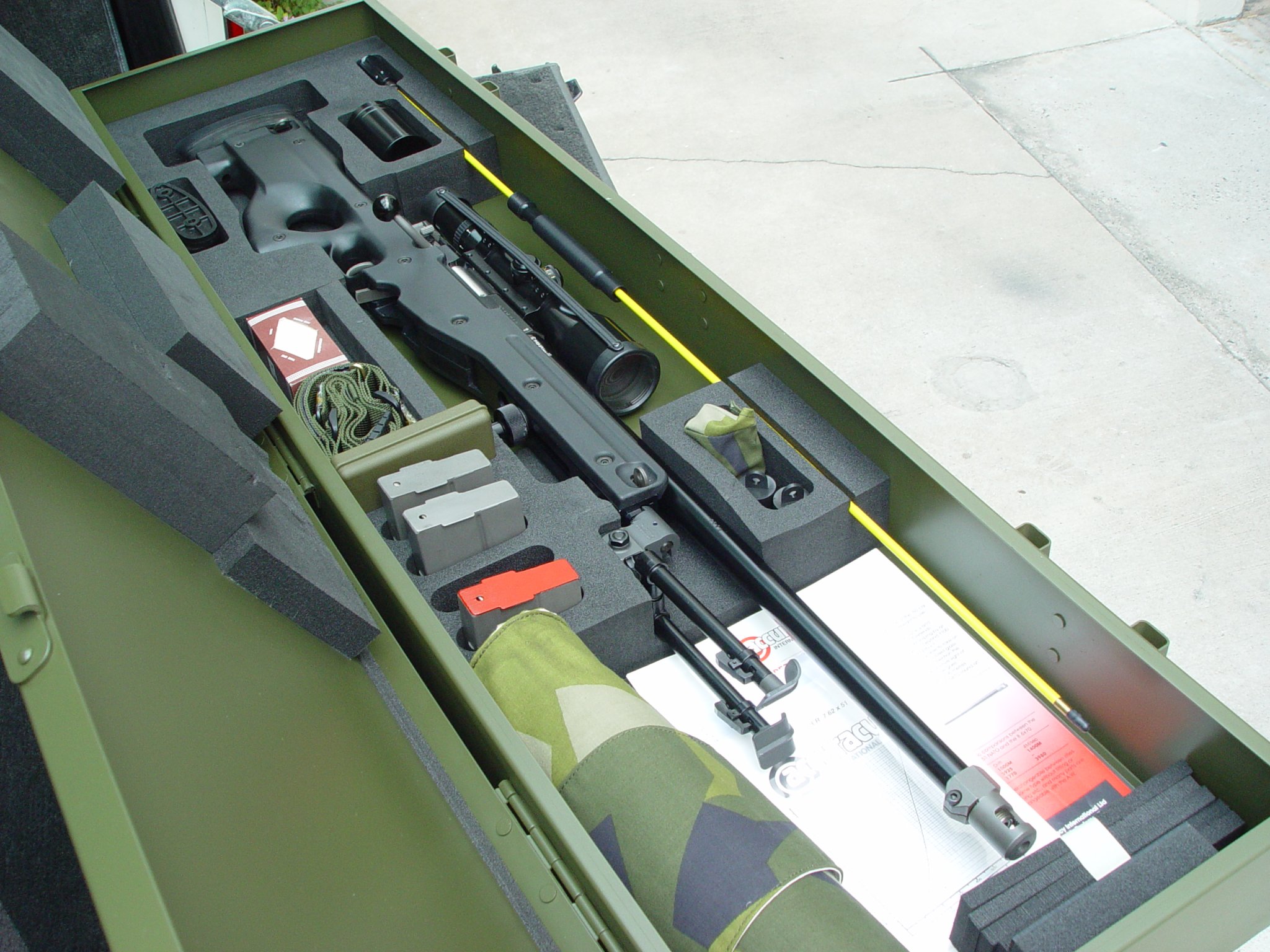 accuracy-international-arctic-warfare-police-in-transit-case_6117318174_o.jpg
