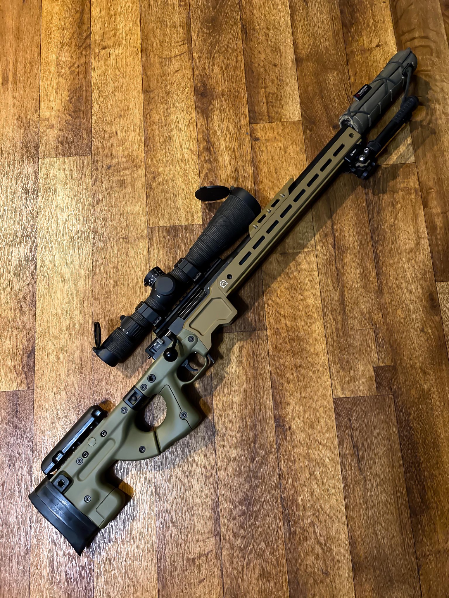 AT-AO Chassis Thumbhole.jpg