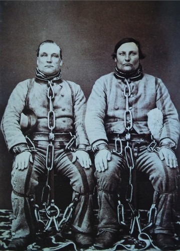 Australia-Convicts-in-chains-1860.jpg