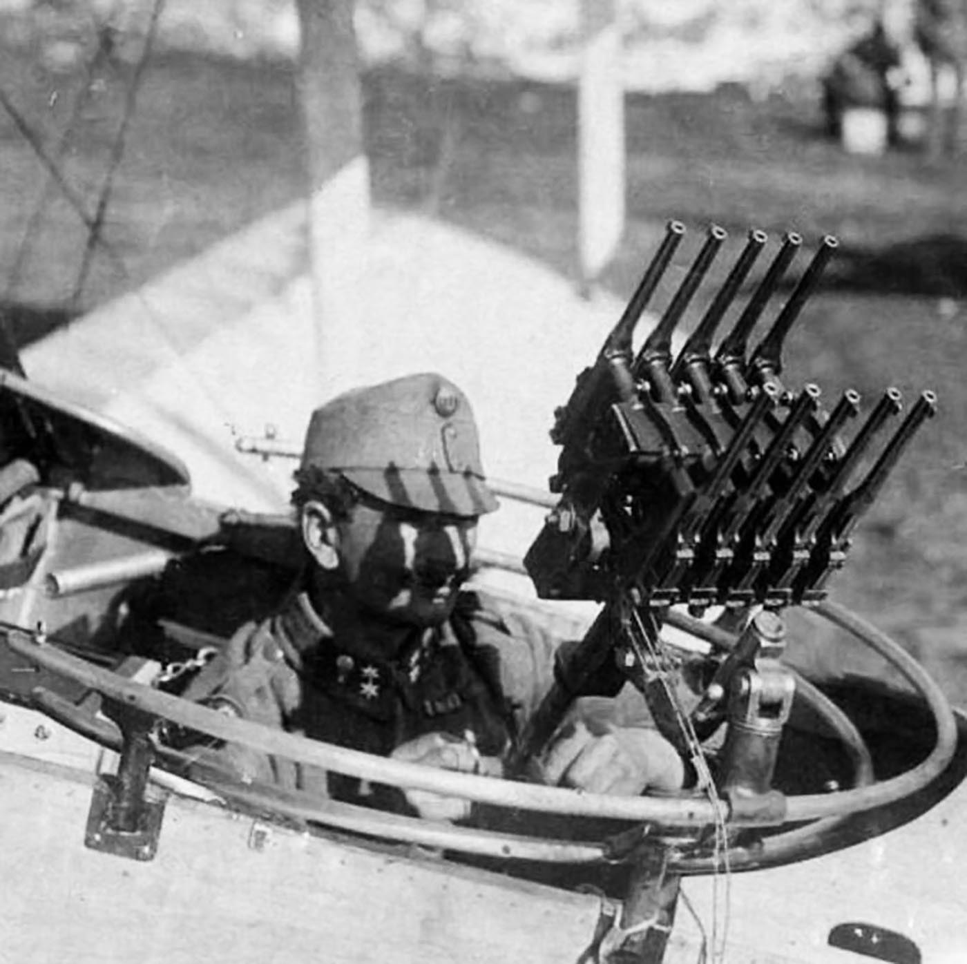 Austro_hungarian_aircraft_gunner_Mausers.jpg