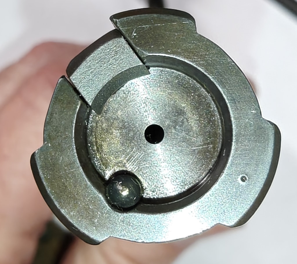 axmcbolt4.jpg