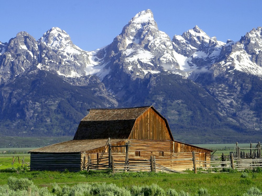 Barns_grand_tetons.thumb.jpg.e02fb5a94a5f2e56f36cbfcb3882390b.jpg