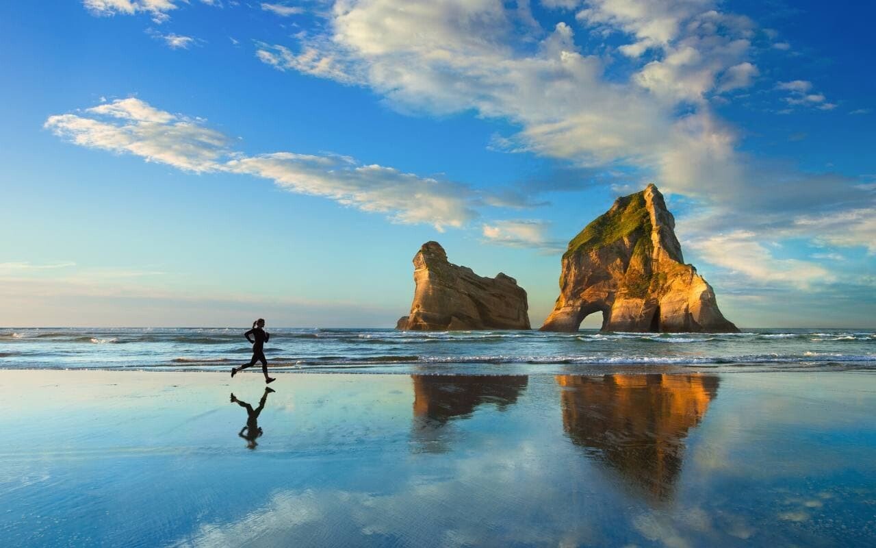 beach runner.jpeg