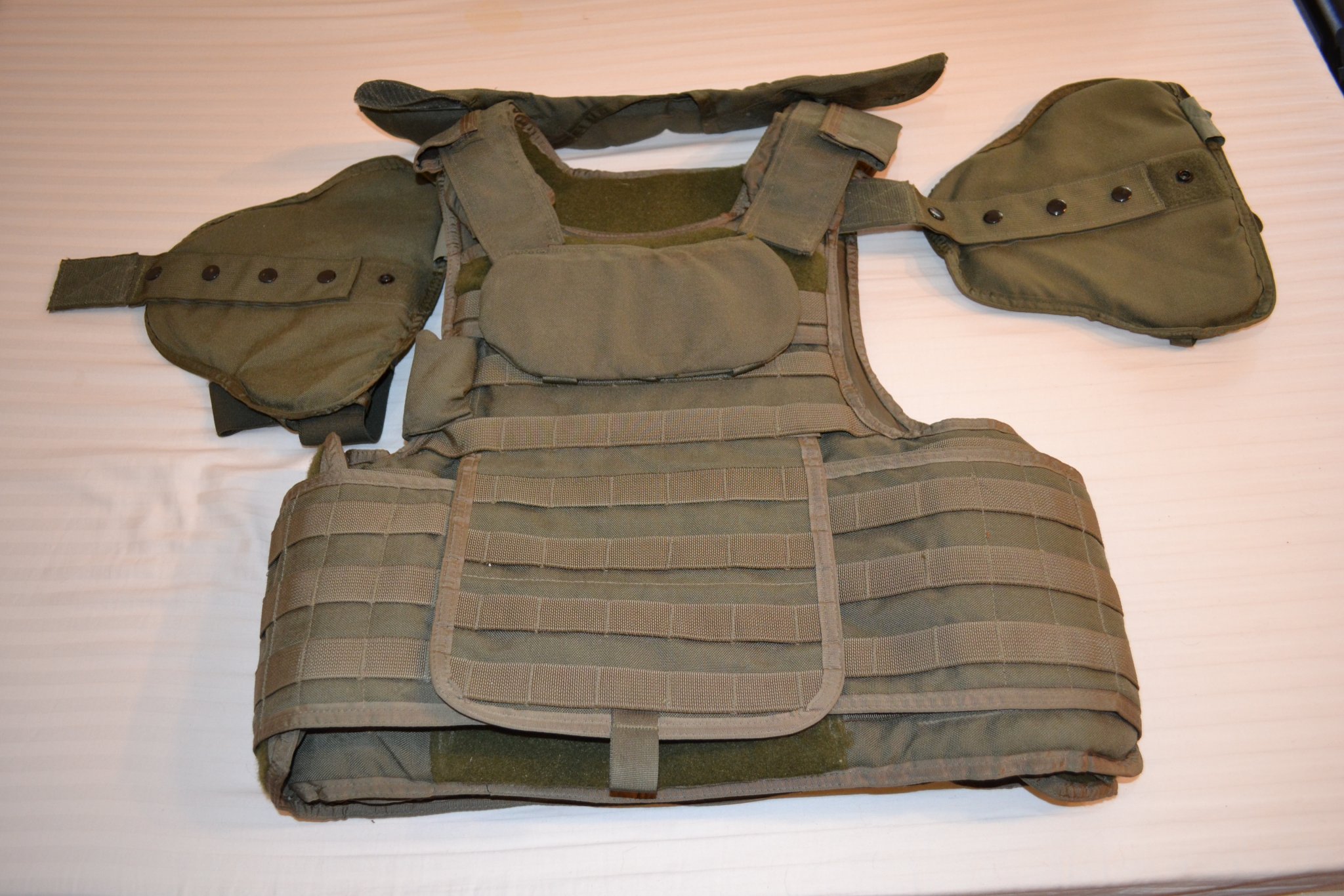 MSA Paraclete RMV w/ dynema soft armor. Medium Long ranger green