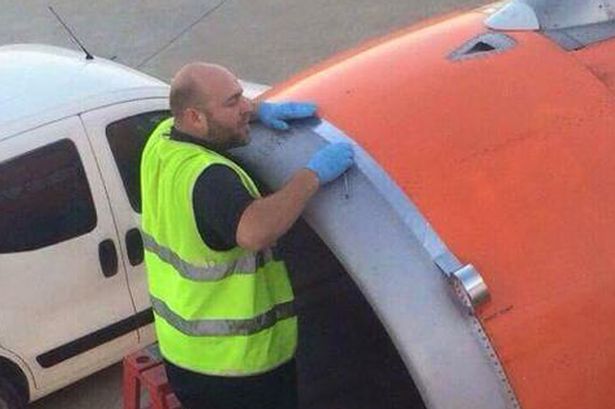 Easyjet-duct-taped-airplane-meme-5.jpg