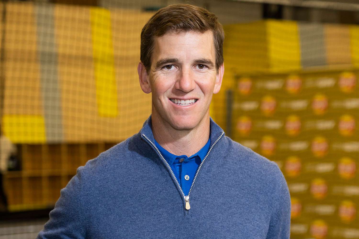 eli-manning-lays-111422-3-bad24dc9c50a4cada7b807f505d4eb55.jpg
