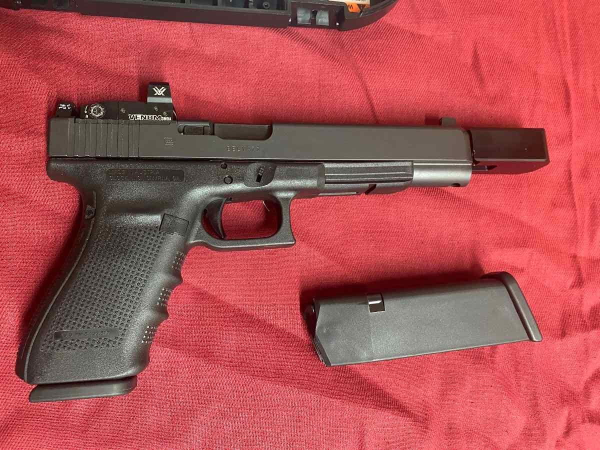 glock 40.jpg