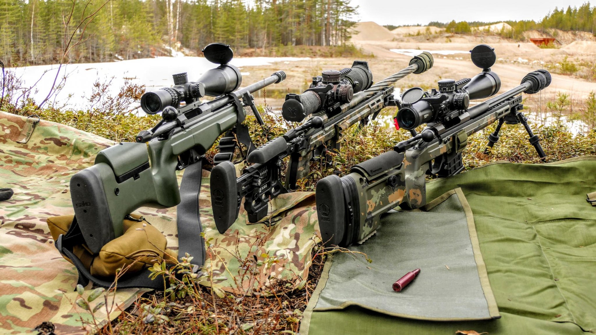 GUNS111111.jpg