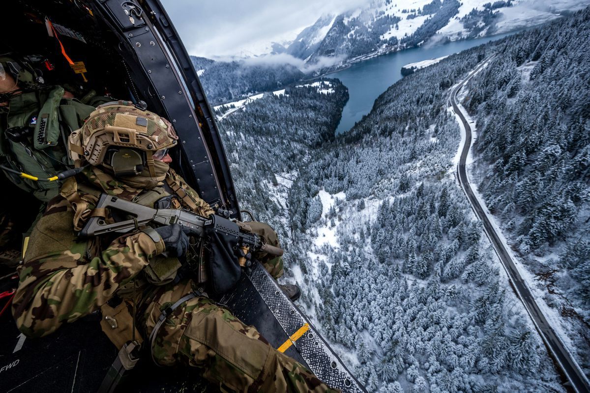 helo-hwy.jpg