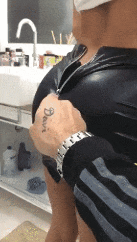 hot_girls_are_here_for_you_13.gif