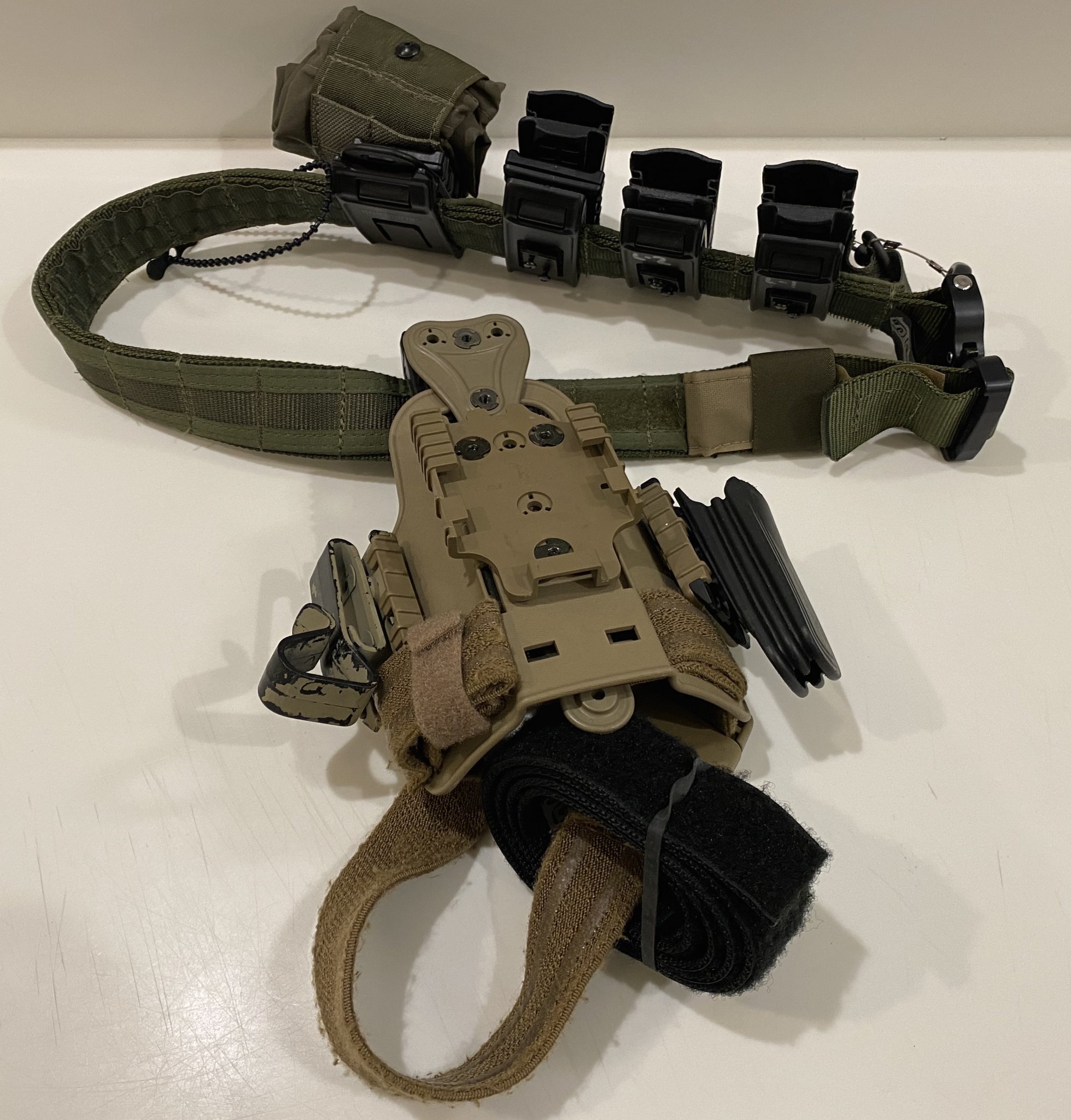 https://www.snipershide.com/shooting/attachments/img_2026safariland-qls-clip-on-mounts-rigger-belt-setups-02-10-22-jpg.7804923/