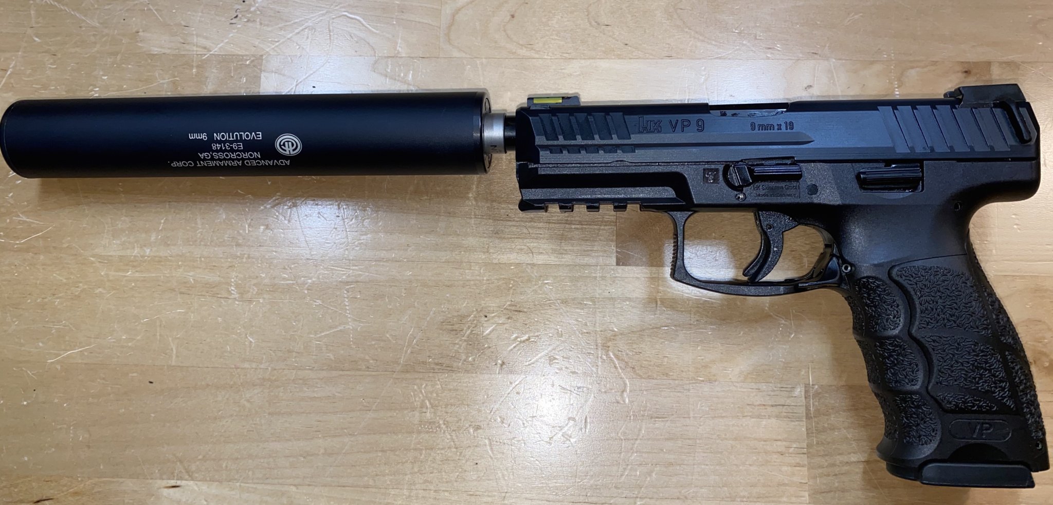 IMG_2565HK VP9 with SilencerCo Threaded Barrel ACC Suppressor 04.01.22 copy.jpg