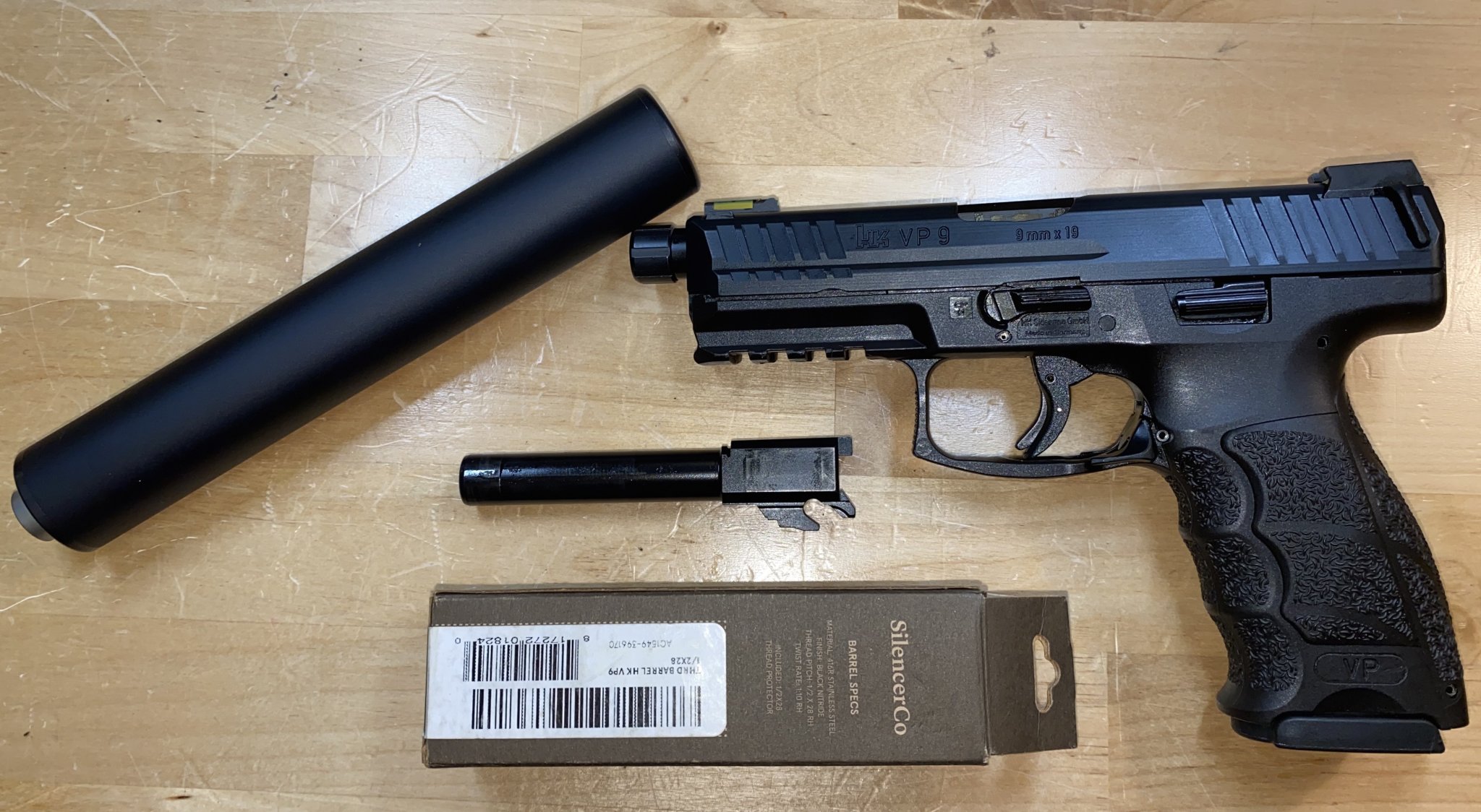 IMG_2569HK VP9 with SilencerCo Threaded Barrel ACC Suppressor 04.01.22 copy.jpg