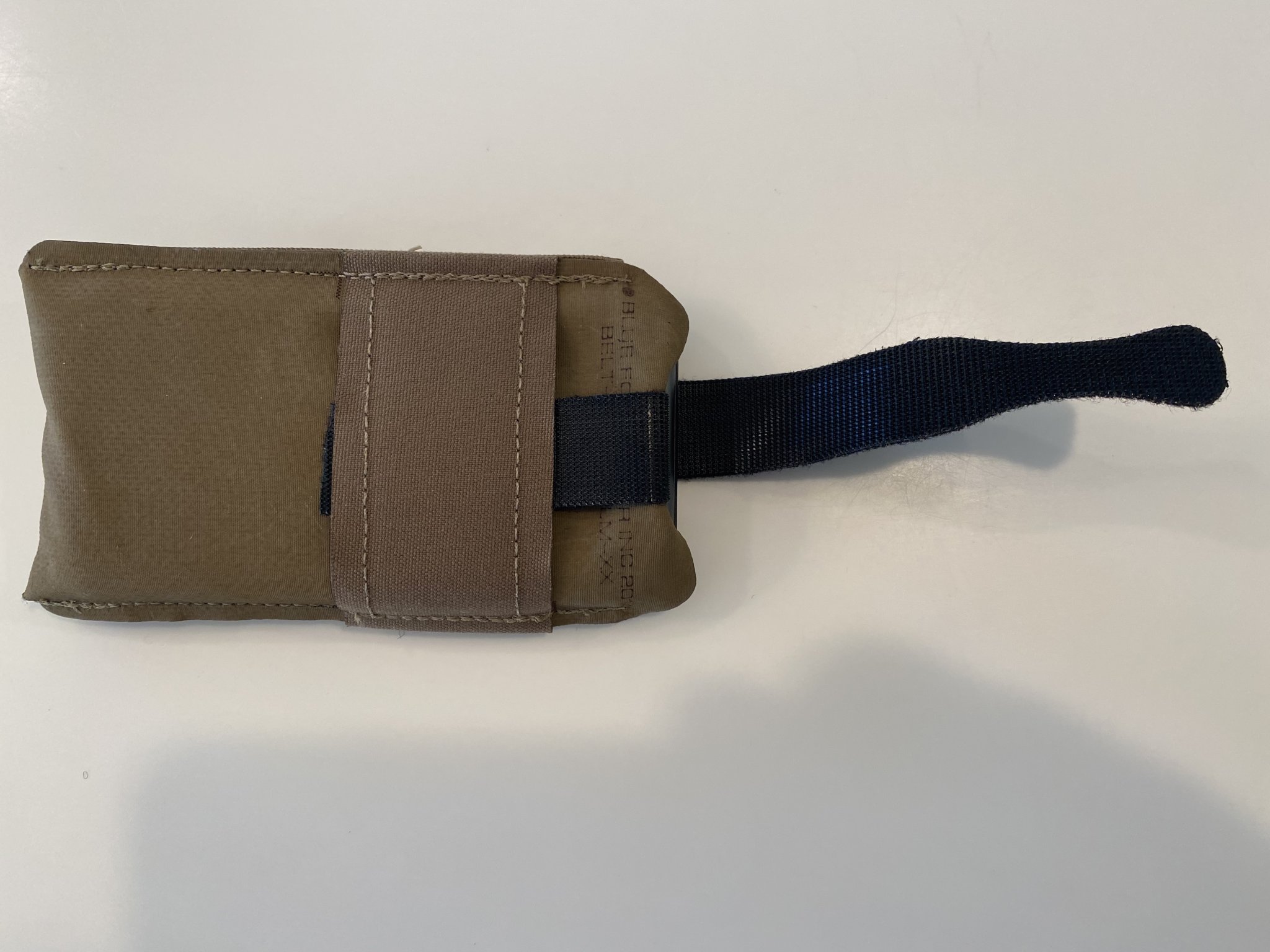 IMG_3236LABRADAR BLUE FORCE GEAR BATTERY VELCRO POUCH.jpg