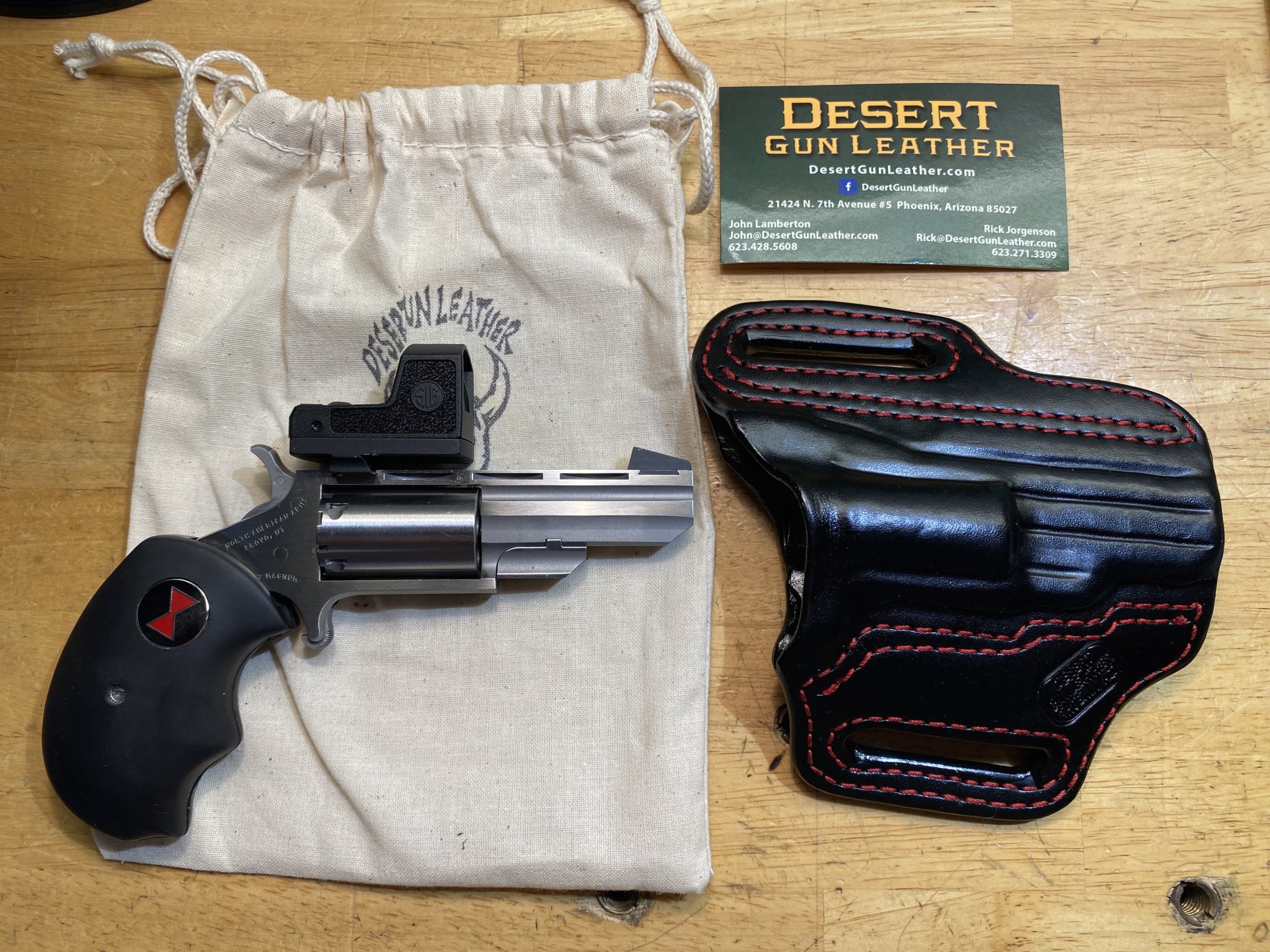 IMG_8148NAA Black Widow Desert Gun Leather Holster and Speed Loaders copy.jpg