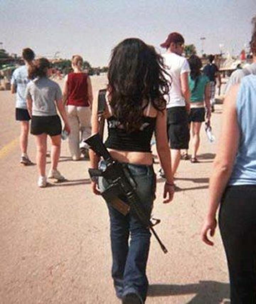 israeli-girl-soldiers-in-bikinis.jpg