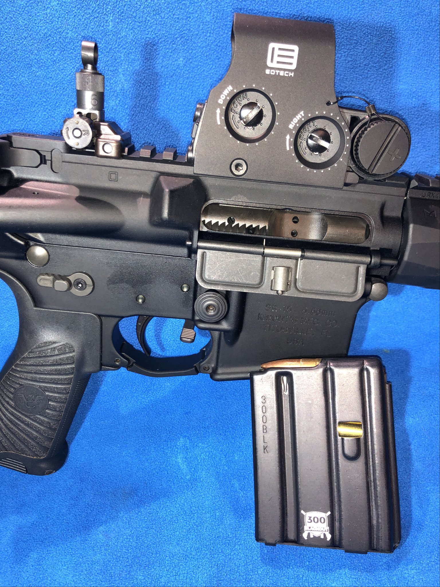 KAC 300 Blackout Eotech XPS2 with D&H Magazines 4430 copy.JPG