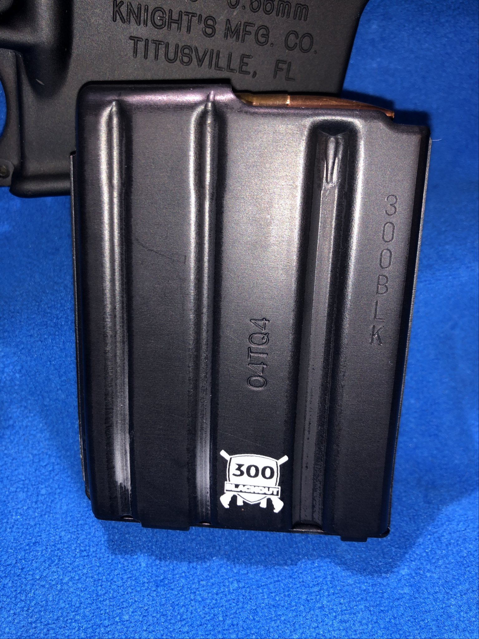 KAC 300 Blackout Eotech XPS2 with D&H Magazines 4432 copy.JPG