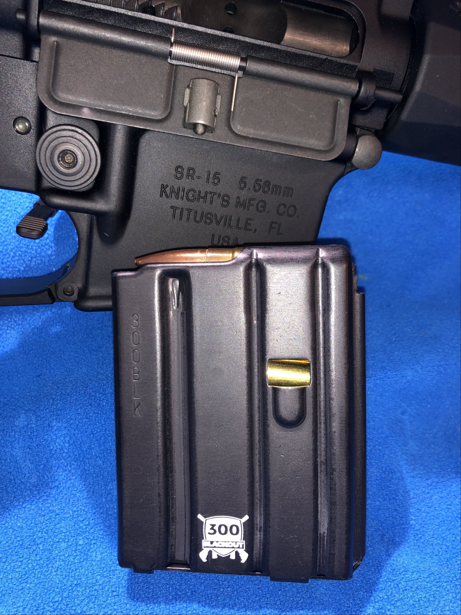 KAC 300 Blackout Eotech XPS2 with D&H Magazines 4433 copy.JPG