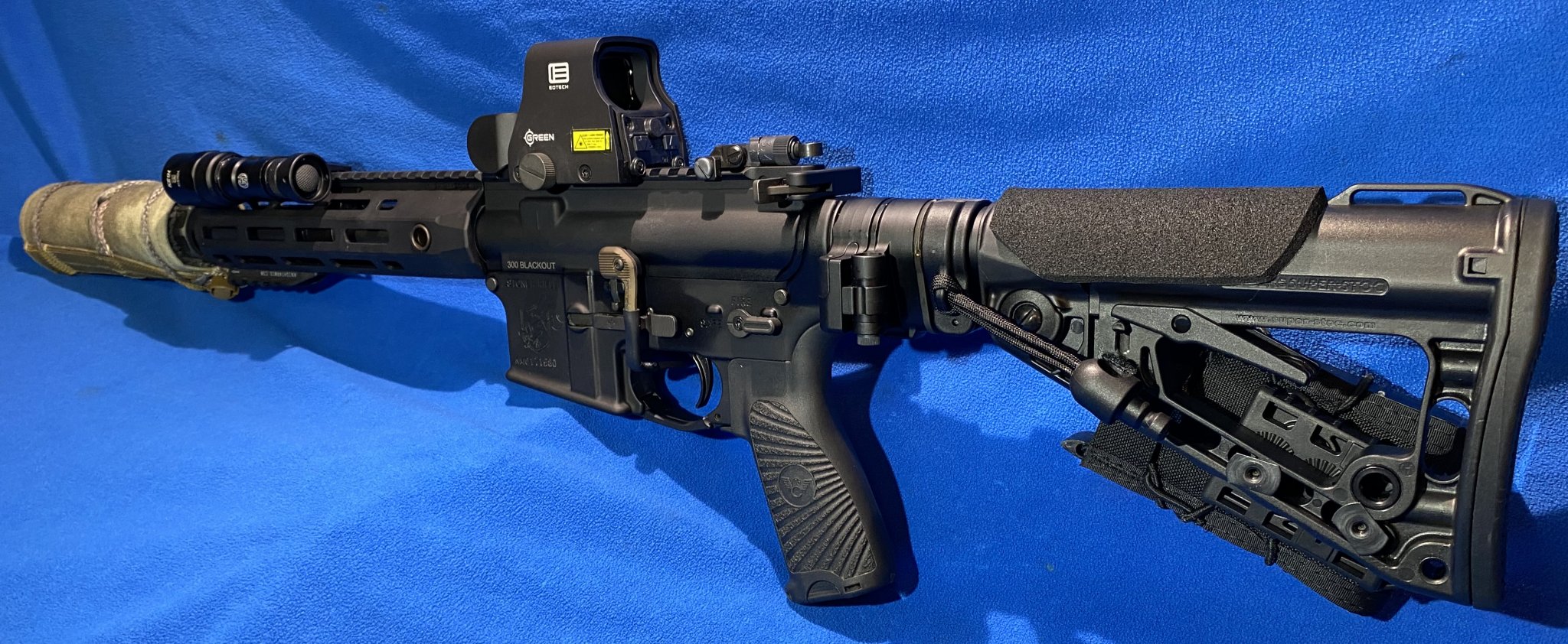 KAC 300 Blackout Eotech XPS2 with SurefireIMG_4499 copy.jpg