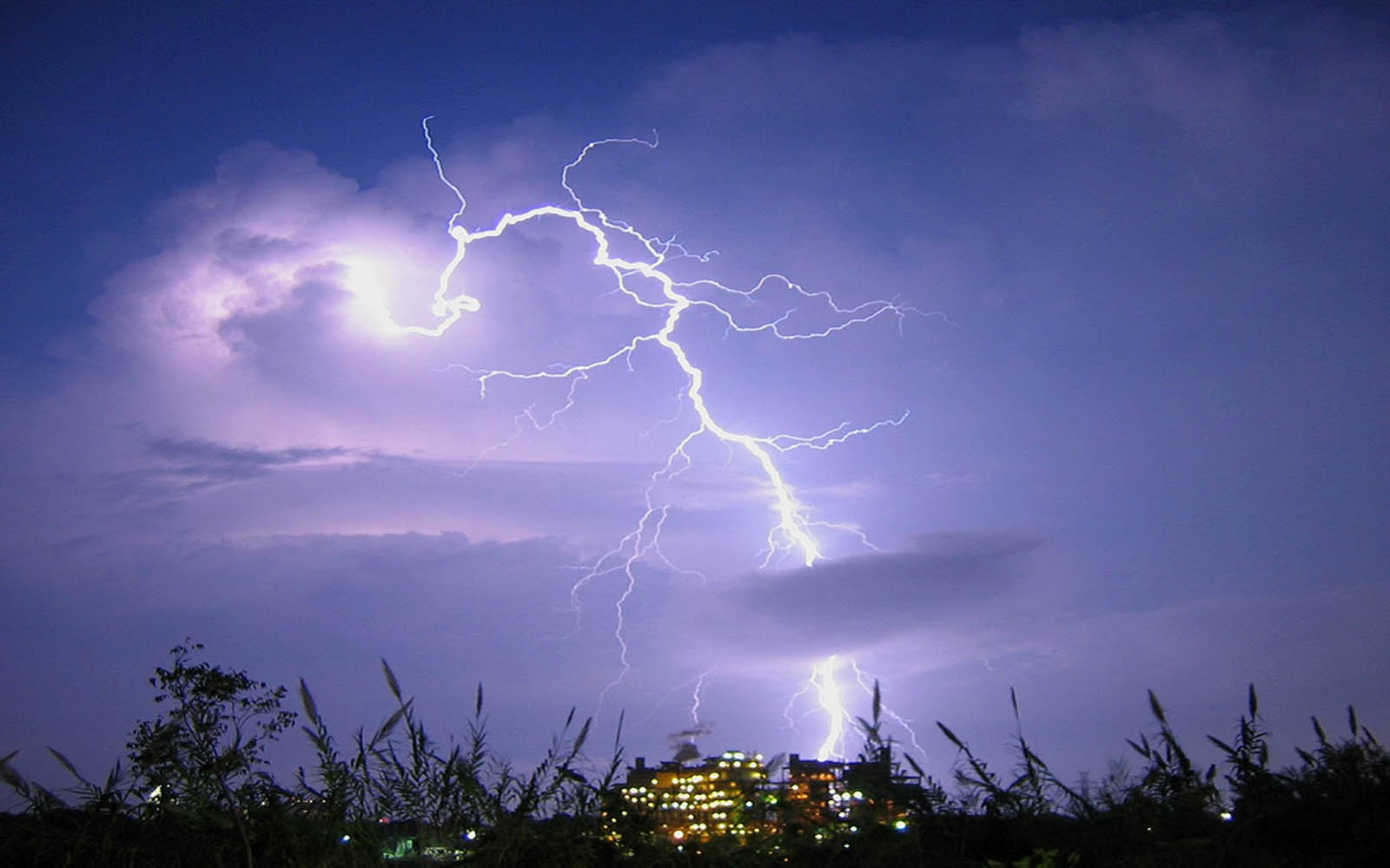 Lightning Wallpapers 7.jpg