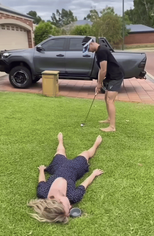 minigolf-girls-big-gif-8797285.gif