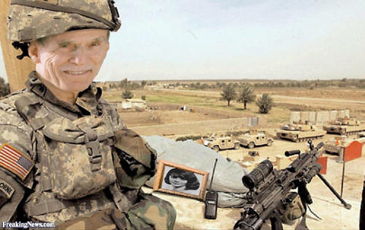 old-man-soldier-with-a-machine-gun-231002.jpg