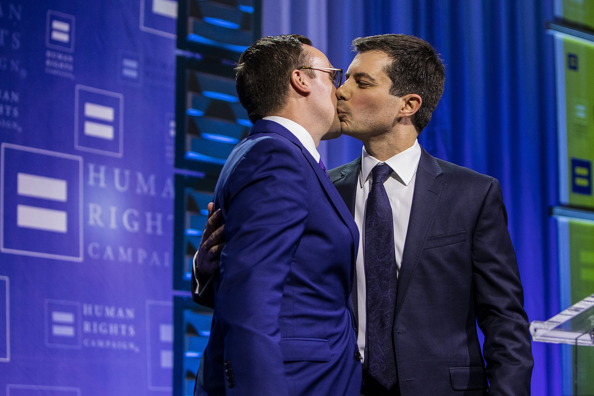 petekiss.jpg