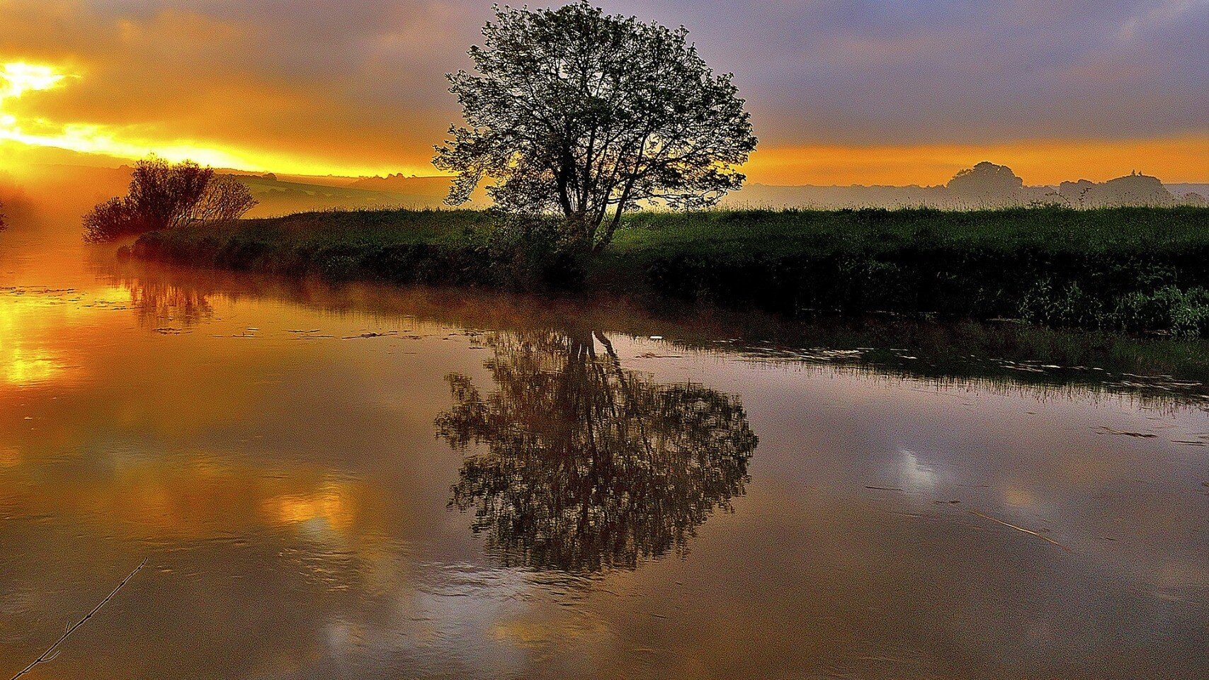 river reflect.jpeg