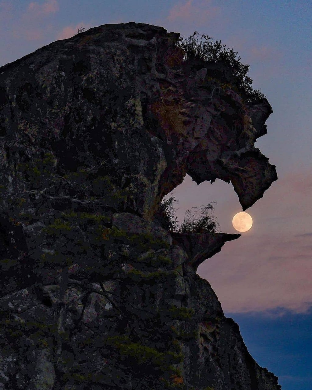rock moon.png