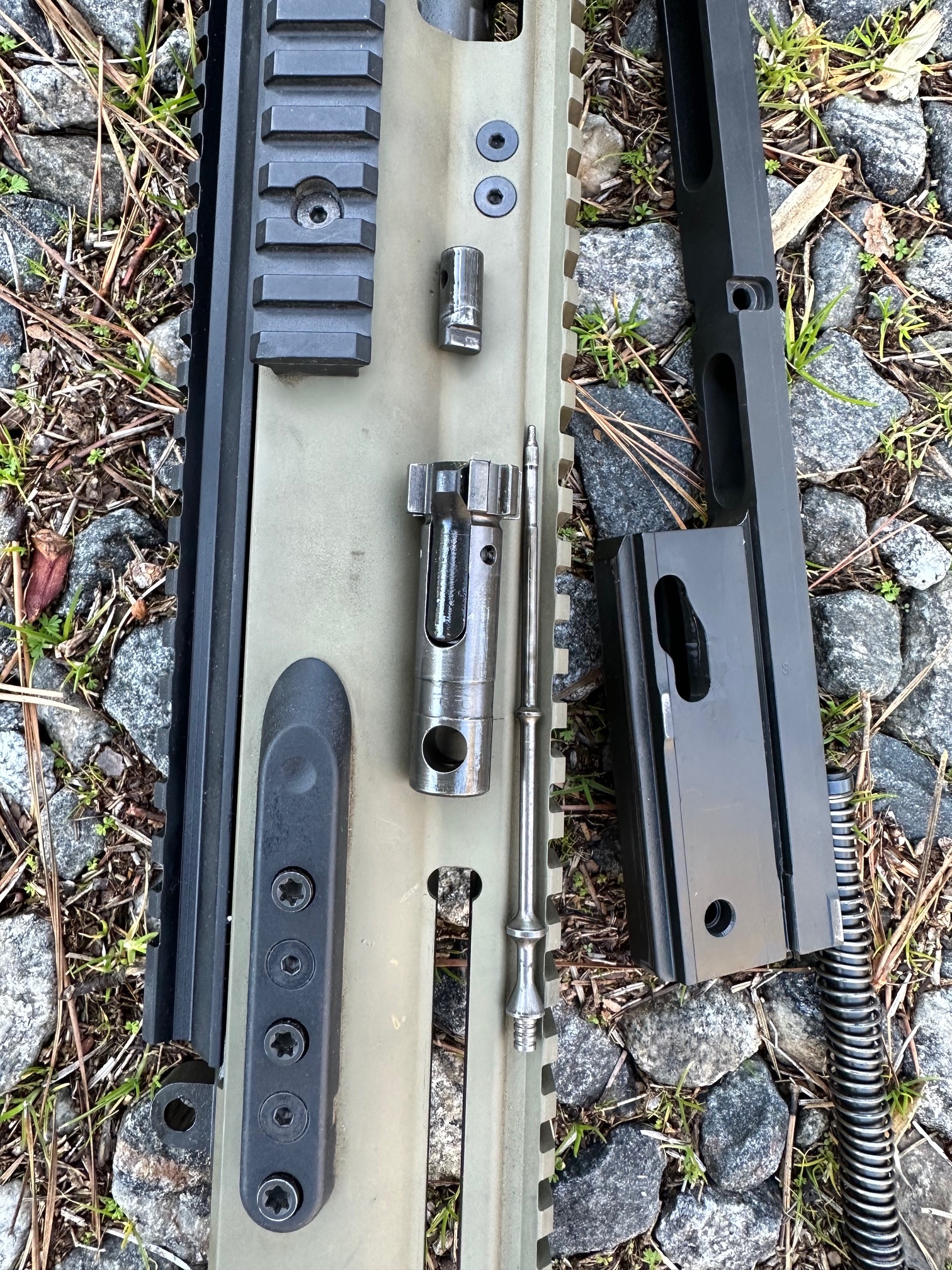 Scar 20 bcg and bolt.jpg