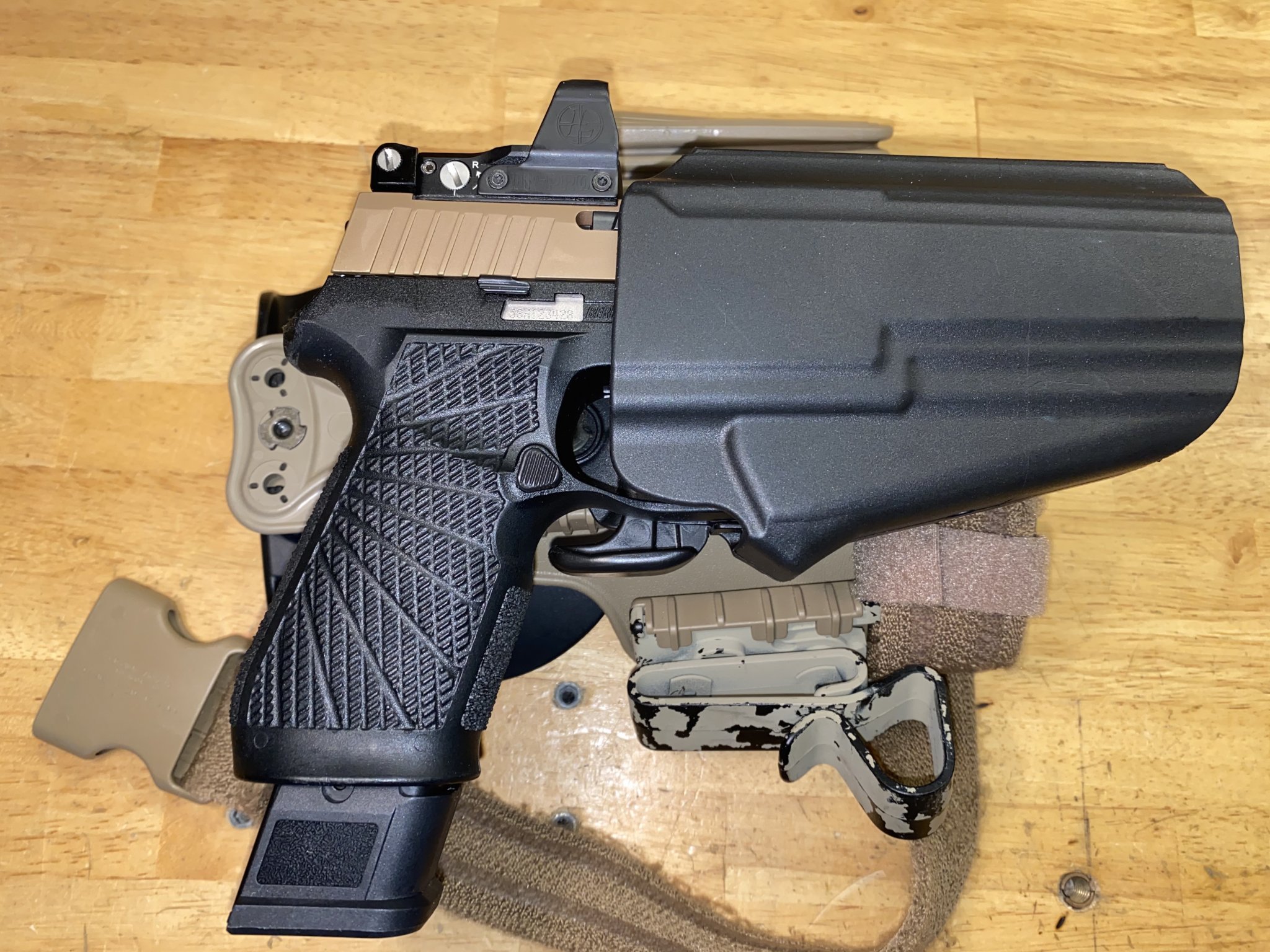 Sig P320 VTAC Wilson Combat Grip GLS Safariland Drop Leg Rig Photos 2020IMG_5805 copy 2.jpg